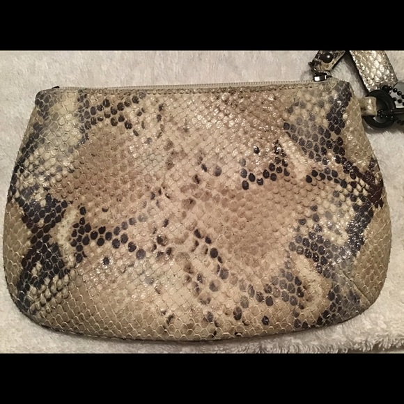 Authentic Coach wristlet python embossed leather💖 - Picture 3 of 5